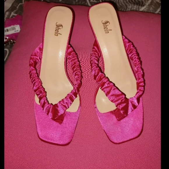 Sandals - Picture 1 of 3